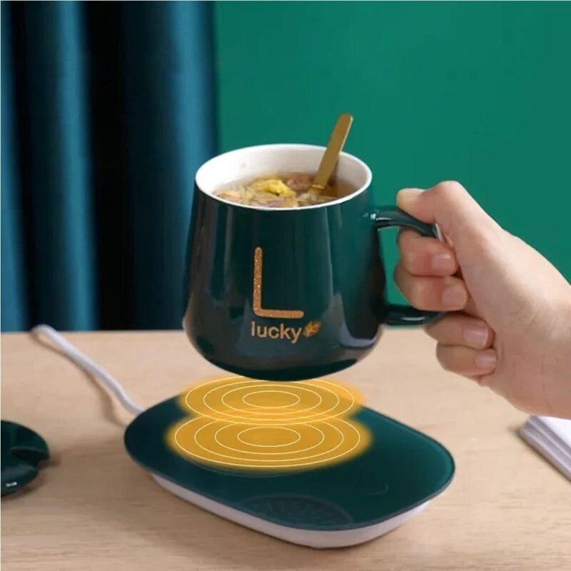 Warm cup coffee mug with constant heat